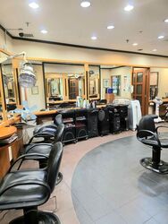 Holland Road Shopping Centre (D10), Retail #567485671